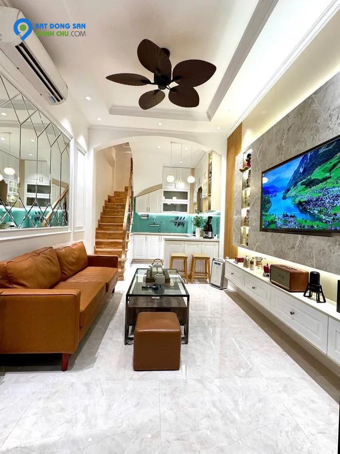 TRUNG TÂM QUẬN THANH XUÂN - HÀNG XÓM ROYAL CITY - GẦN PHỐ - 10M RA OTO - NGÕ ĐẸP - NHÀ ĐẸP LONG LANH