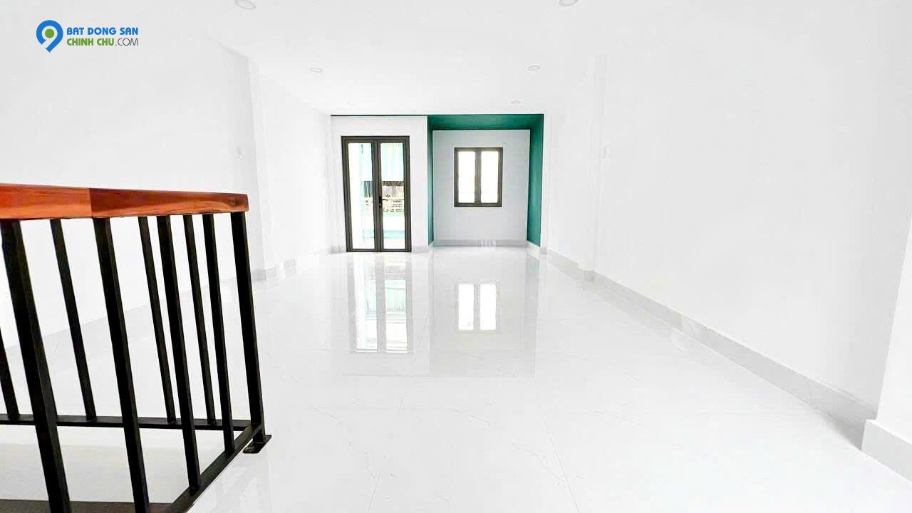 Thuê nguyên căn hẻm xe hơi Q10- Ngang hơn 4m, mới tinh 4 tầng suốt: 20 Triệu. Mr Vũ : 0933910039