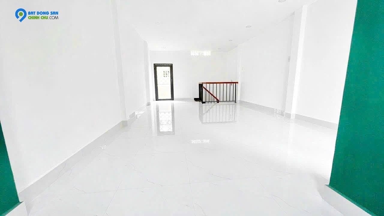 Thuê nguyên căn hẻm xe hơi Q10- Ngang hơn 4m, mới tinh 4 tầng suốt: 20 Triệu. Mr Vũ : 0933910039
