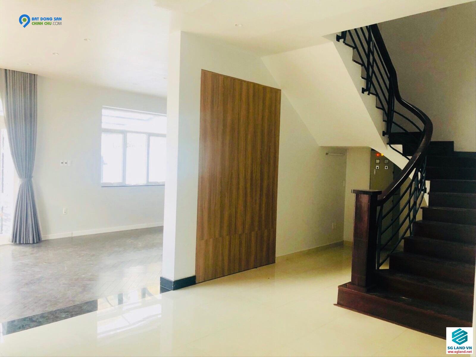 Tin nóng! Bán biệt thự phố Thảo Điền  205m2, hồ bơi riêng, Chủ nhà đang kẹt tiền, cần bán gấp