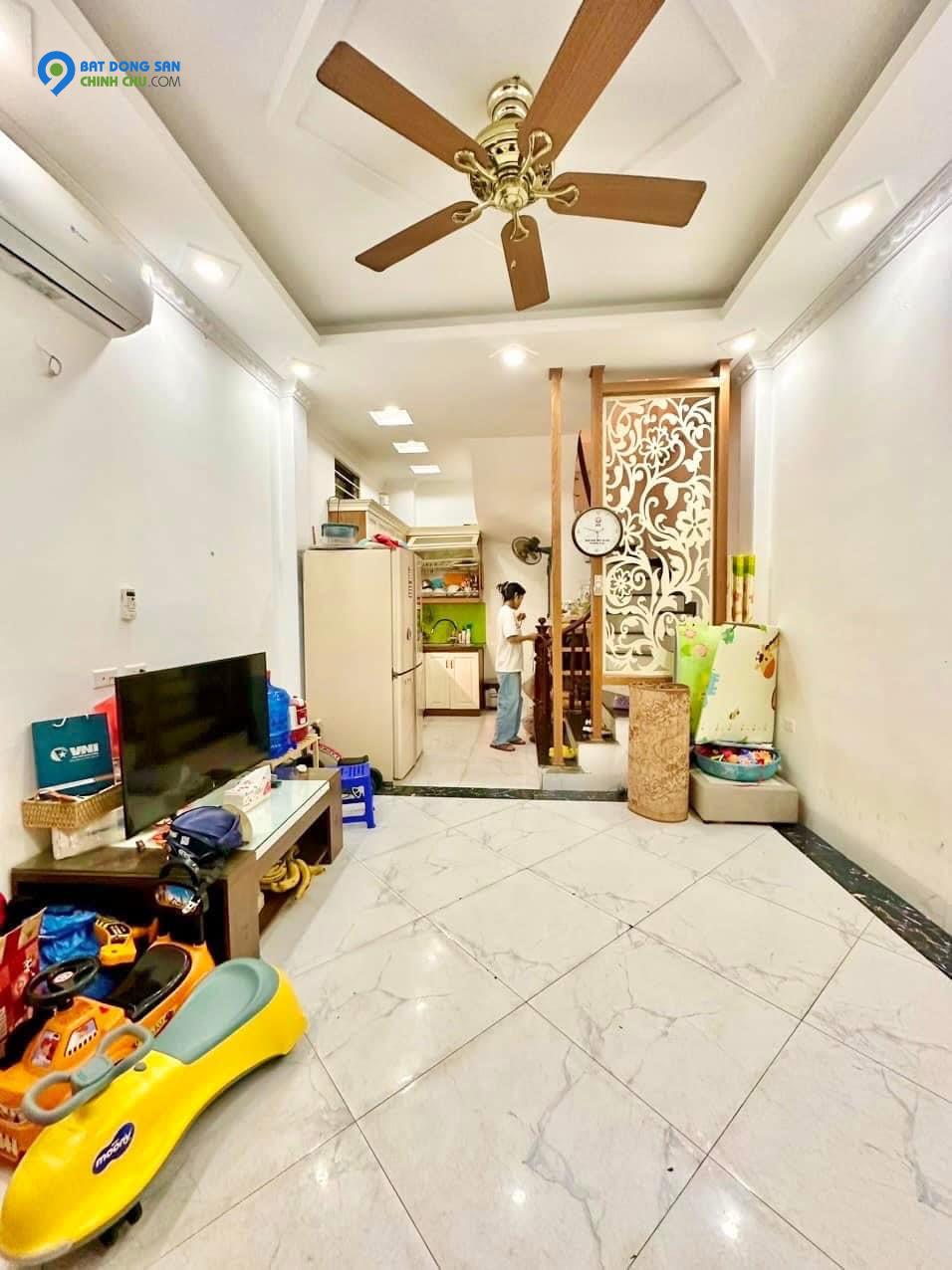 Tôi cần bán nhà tại ngõ 79, phố 8/3,lô góc, 32M2, 5 TẦNG, MT4.1m GIÁ 6.2 TỶ