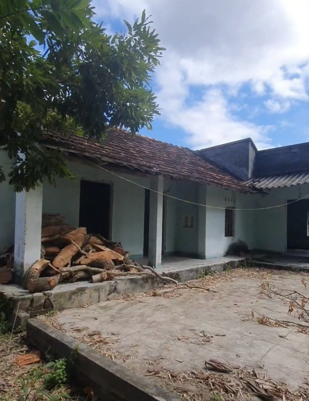 bán gấp lô đất DT hơn 900m2 có 200m2 đất ở tặng nhà ngói ở được tại thôn Trung Hậu, xã Mỹ ChánhTây, huyện Phù Mỹ, tỉnh Bình Định.