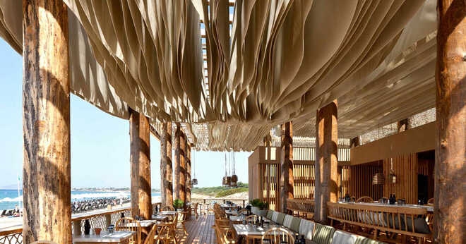 Không cần đến điều hòa, trần nhà của nhà hàng này có thể chuyển động kiểu lượn sóng để làm mát cho thực khách