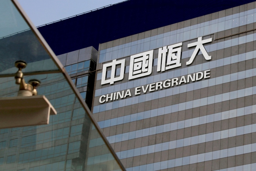 Thoát vỡ nợ vào phút chót, China Evergrande vẫn đứng trên bờ vực